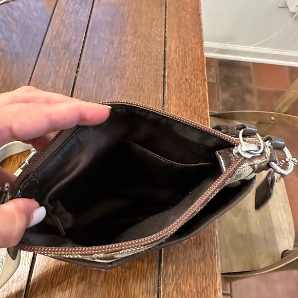 Coach Signature Crossbody Purse - Picture 7 of 10